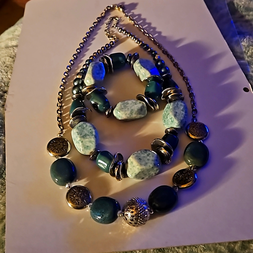 3 pieces like new jewelry